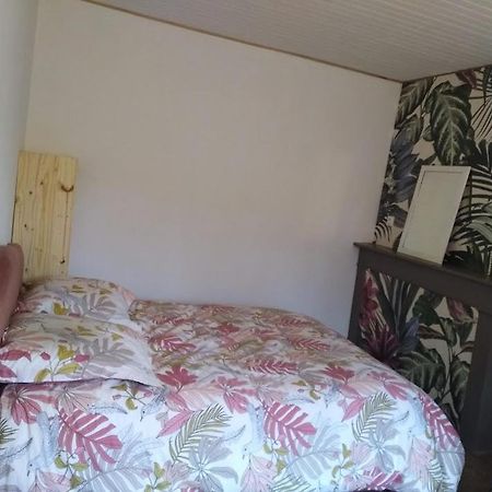 Appartement Cozy Dans Maison Privee Tauves ภายนอก รูปภาพ