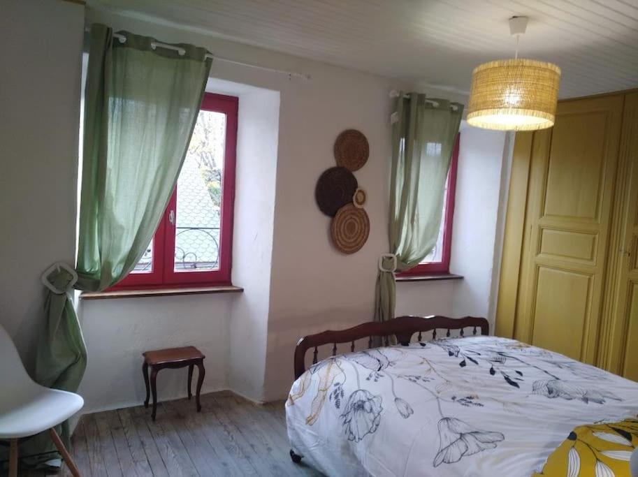 Appartement Cozy Dans Maison Privee Tauves ภายนอก รูปภาพ