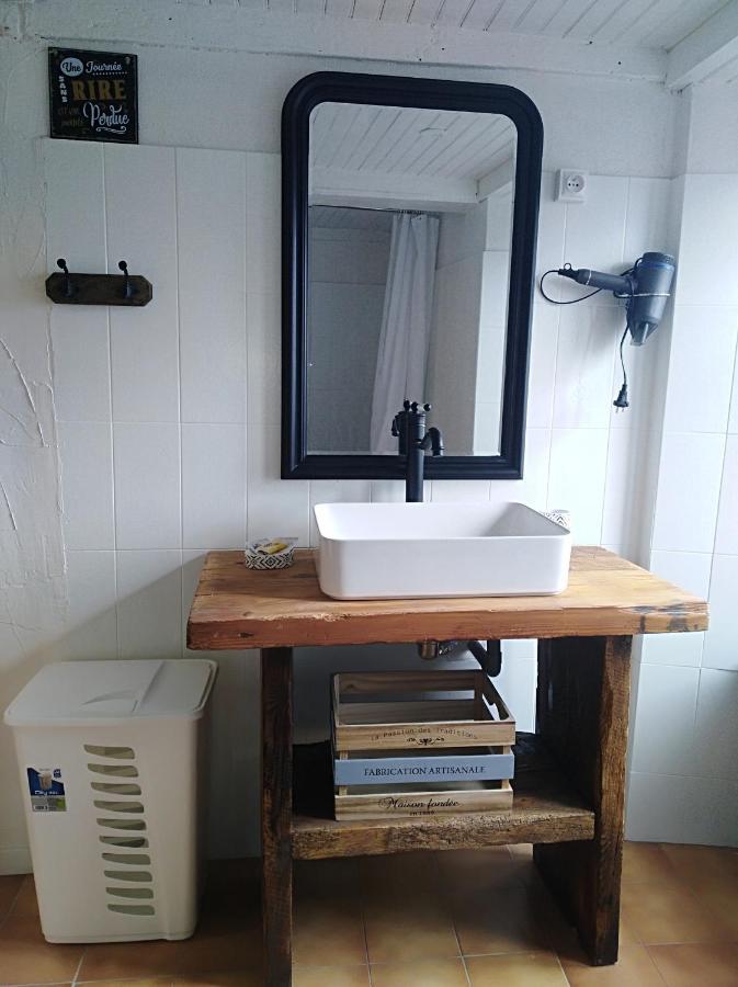 Appartement Cozy Dans Maison Privee Tauves ภายนอก รูปภาพ
