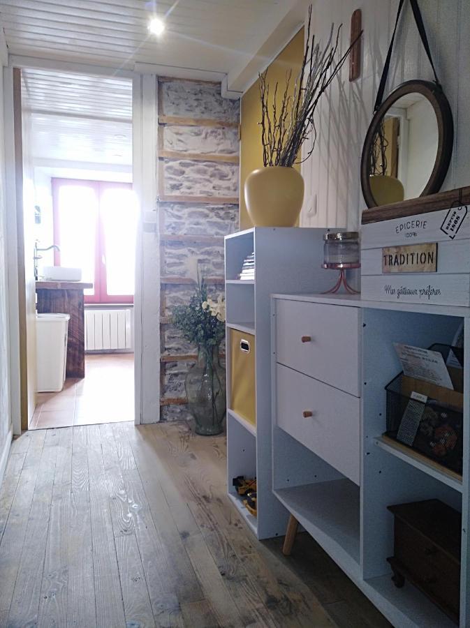 Appartement Cozy Dans Maison Privee Tauves ภายนอก รูปภาพ