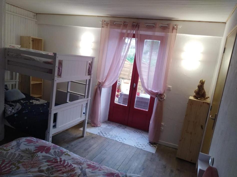 Appartement Cozy Dans Maison Privee Tauves ภายนอก รูปภาพ
